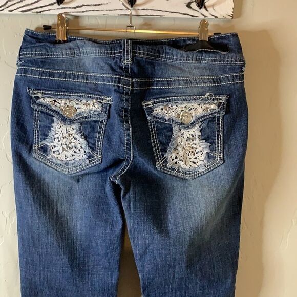 WALLFLOWER jeans size 7 two front buttons low rise crocheted embellished - Picture 3 of 14